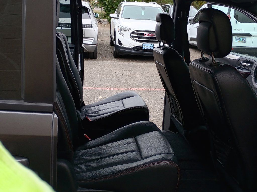 Used 2019 Dodge Grand Caravan GT FWD image 17