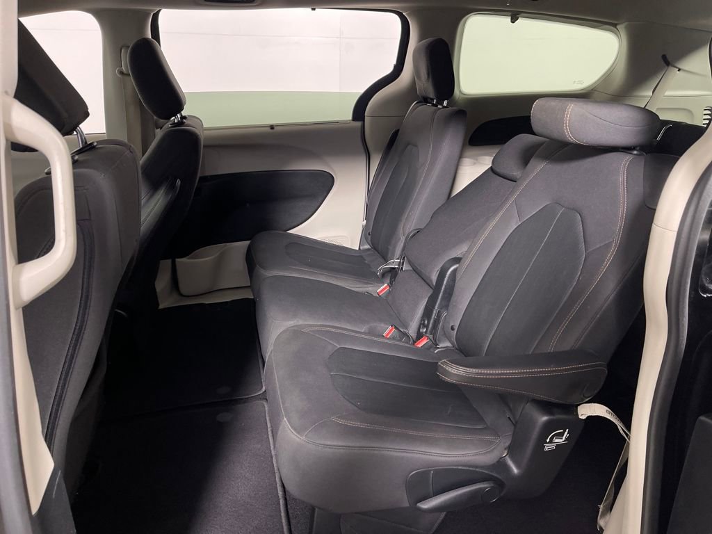 Used 2019 Chrysler Pacifica Touring Plus image 13