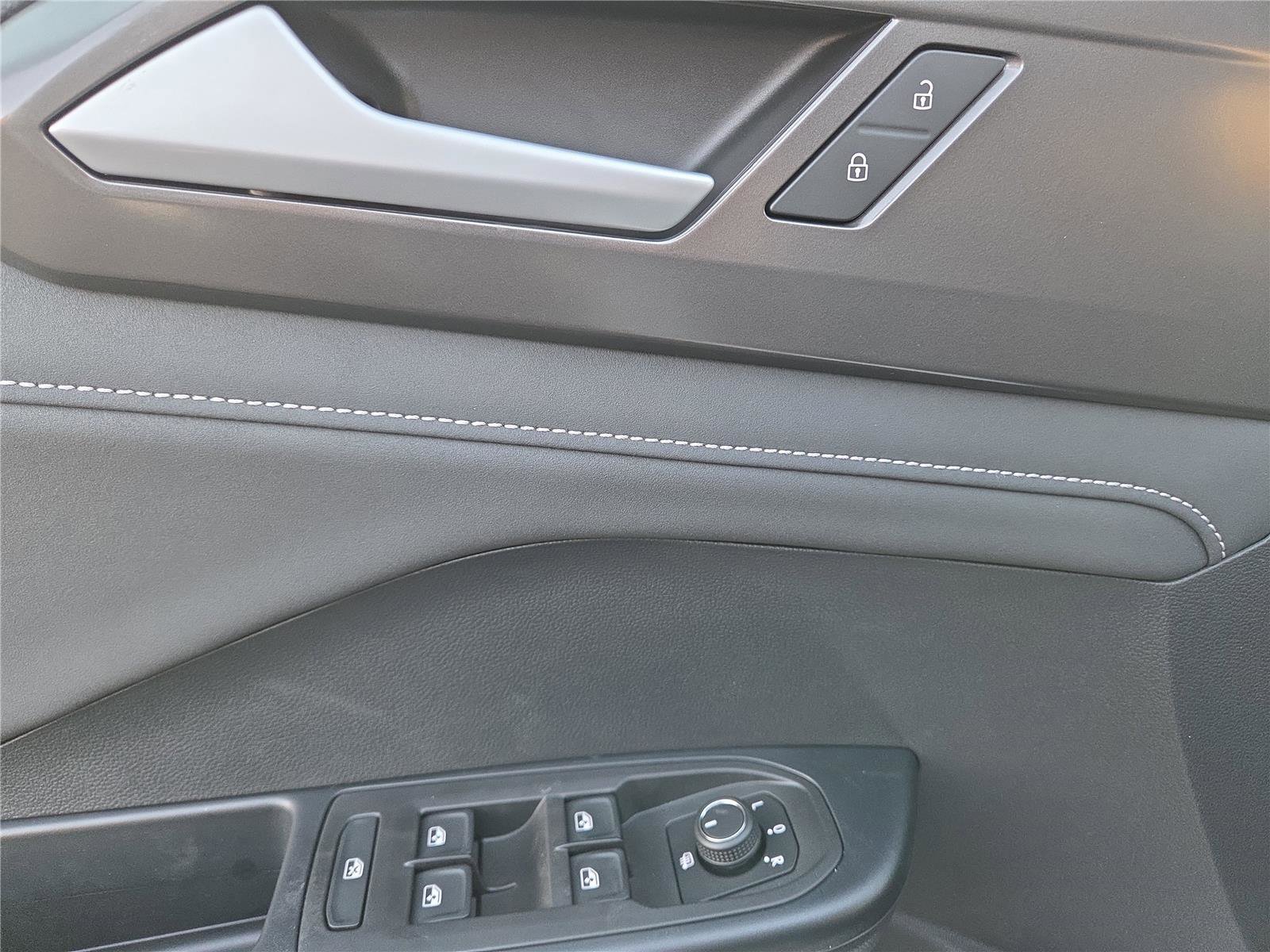 New 2026 Volkswagen Taos SE image 13