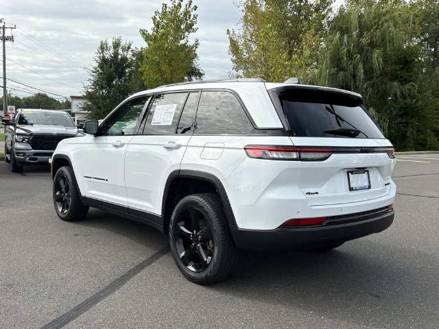 Used 2023 Jeep Grand Cherokee Limited w/ Black Appearance Package AWD/4WD image 2