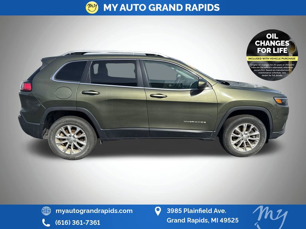 Used 2019 Jeep Cherokee Latitude w/ Cold Weather Group AWD/4WD image 8