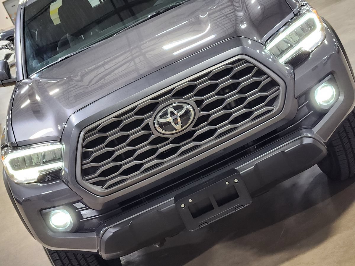 Used 2021 Toyota Tacoma TRD Off-Road w/ Technology Package AWD/4WD image 17