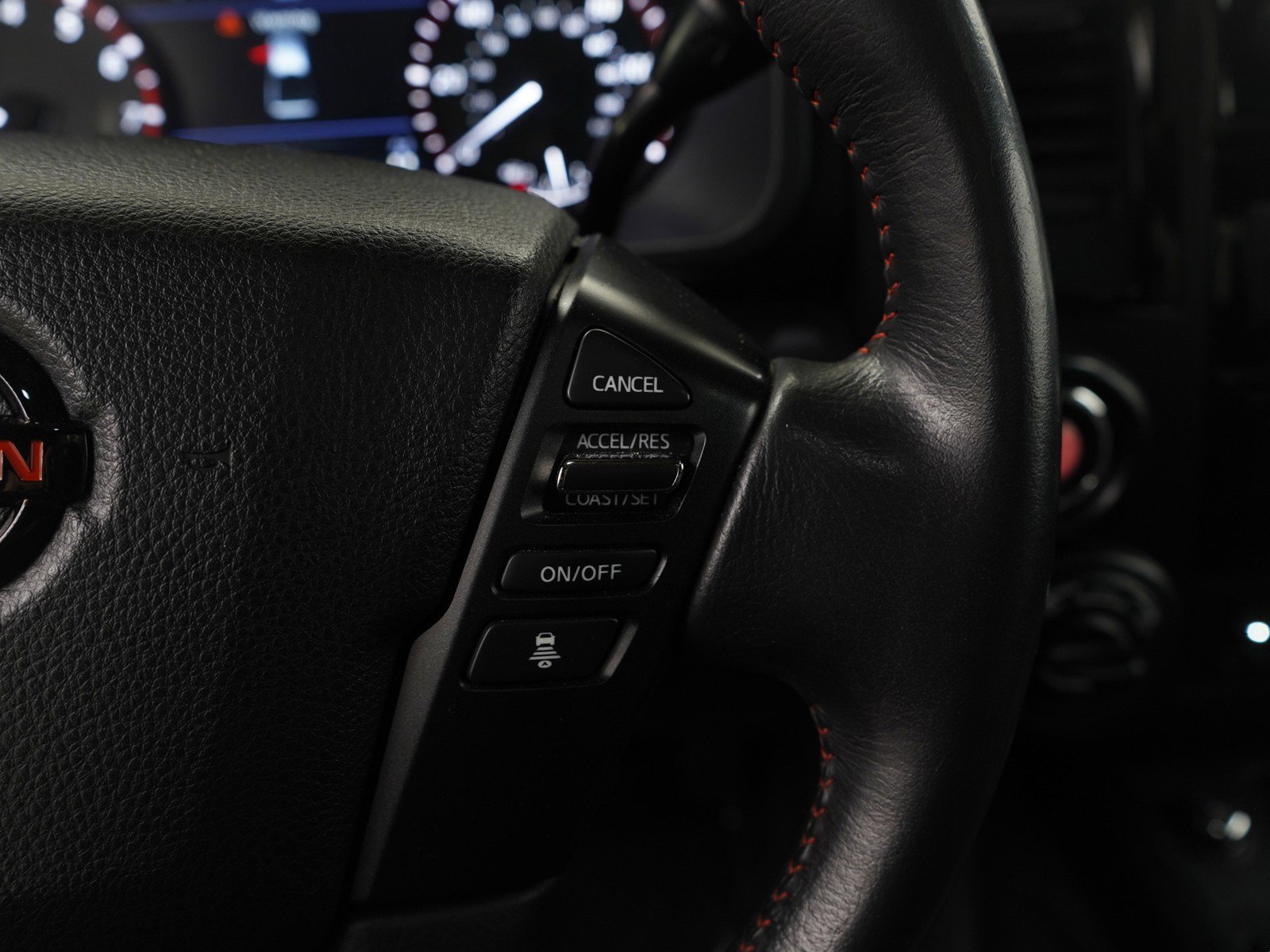 Used 2020 Nissan Titan PRO-4X w/ Pro-4x Convenience Package image 18