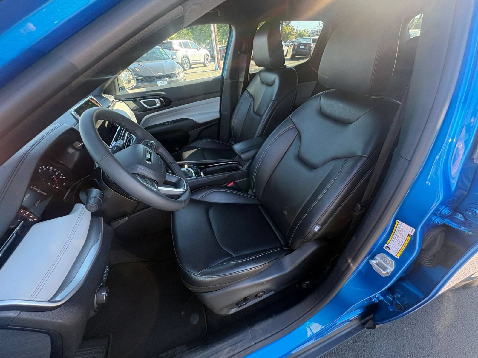 Used 2025 Jeep Compass Limited AWD/4WD image 37