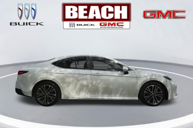 Used 2025 Toyota Camry XLE image 2