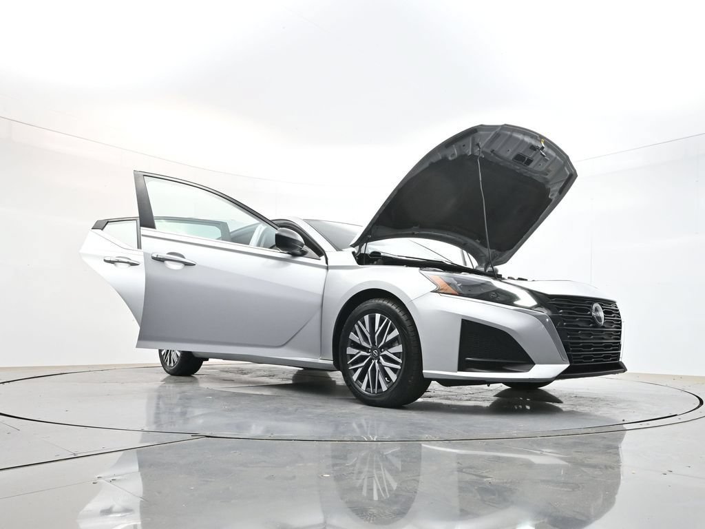 Used 2024 Nissan Altima 2.5 SV FWD image 40