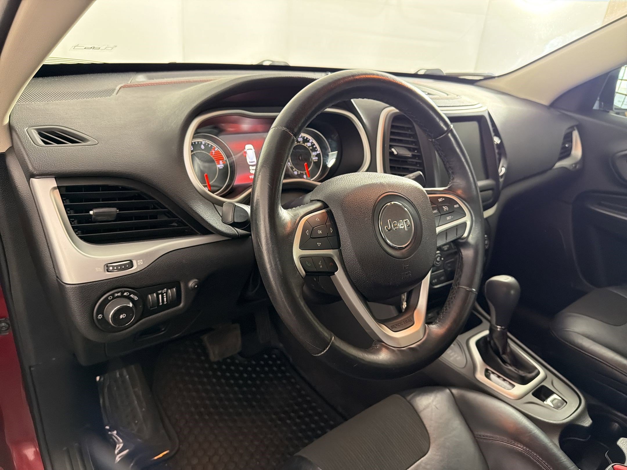 Used 2016 Jeep Cherokee Trailhawk w/ Cold Weather Group image 4