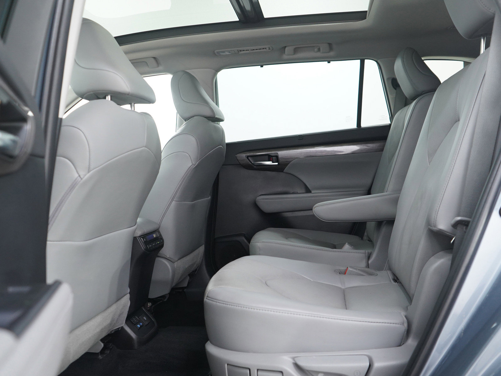 Used 2022 Toyota Highlander Platinum image 14