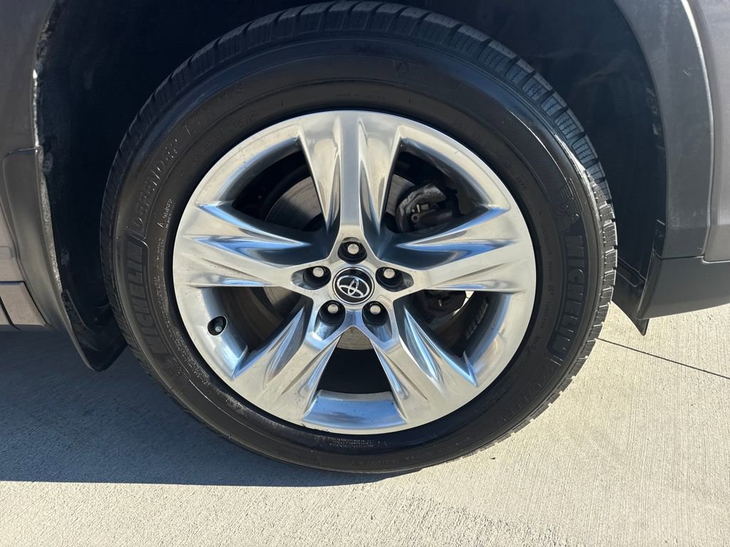 Used 2019 Toyota Highlander Limited image 11
