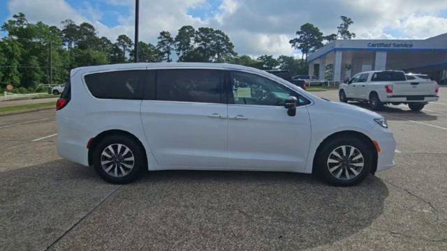 Used 2024 Chrysler Pacifica Limited FWD image 8