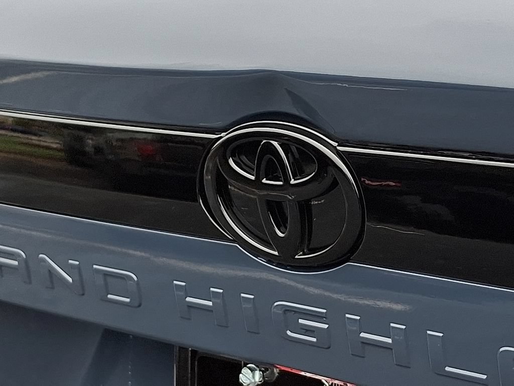 Used 2024 Toyota Grand Highlander AWD image 32