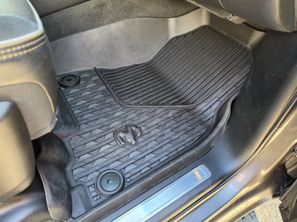 Used 2019 RAM 1500 Laramie image 53