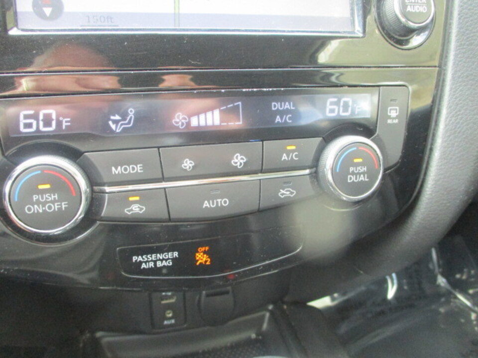 Used 2014 Nissan Rogue SL image 29