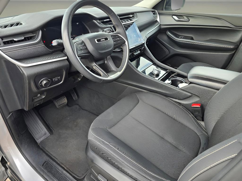 Used 2023 Jeep Grand Cherokee L Laredo image 25