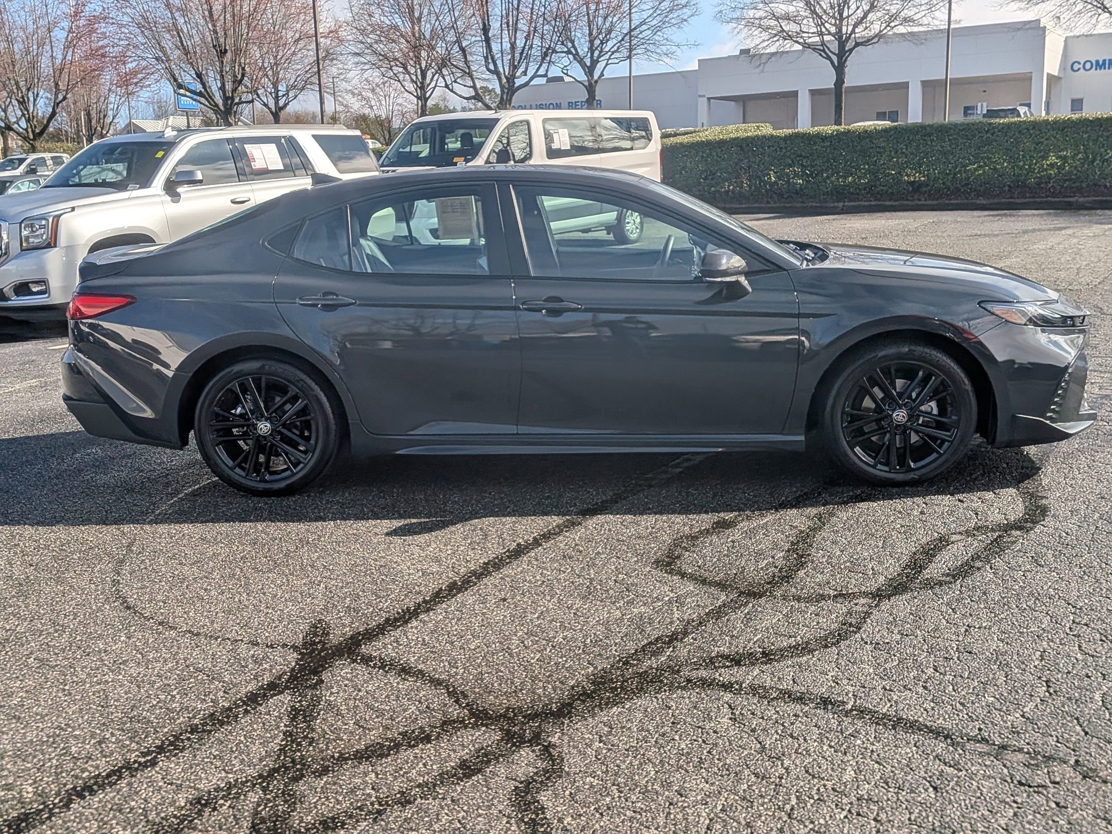 Used 2025 Toyota Camry SE image 10