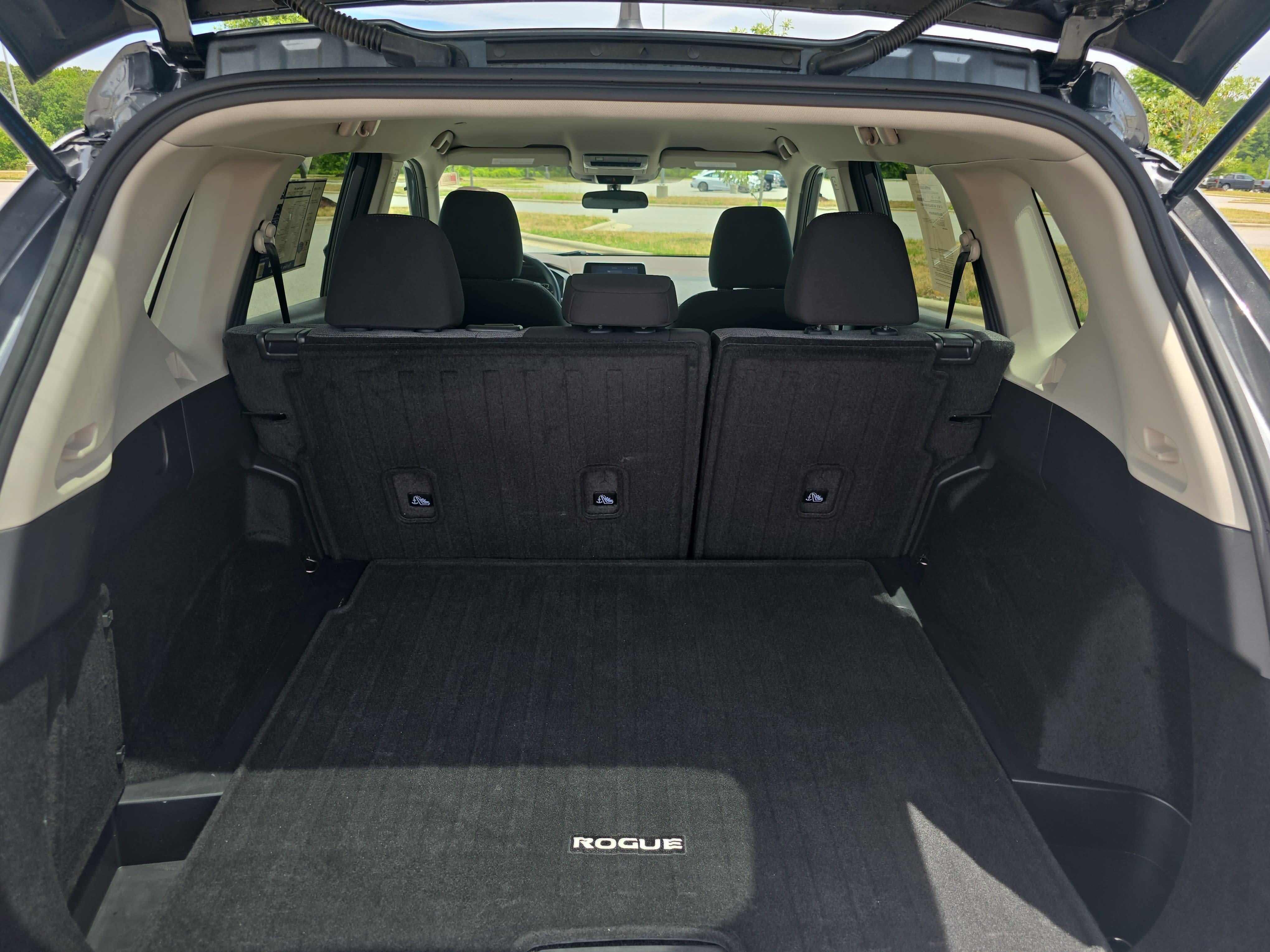 Used 2023 Nissan Rogue SV FWD image 12