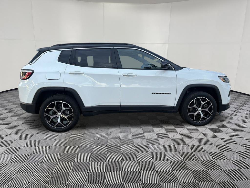 Used 2024 Jeep Compass Limited AWD/4WD image 8