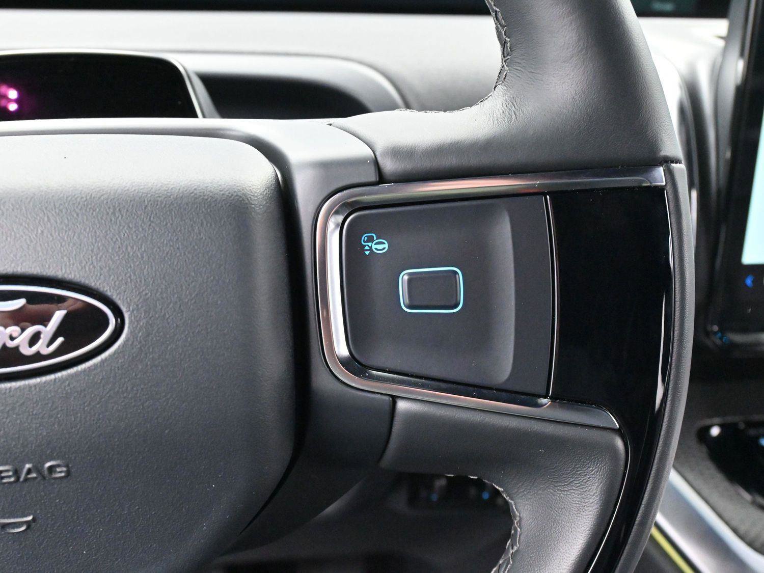 Used 2025 Ford Expedition Platinum w/ Stealth Performance Package image 24