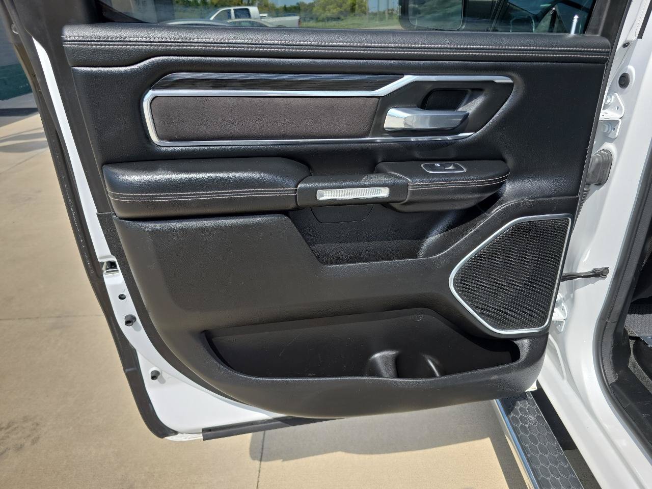 Used 2023 RAM 1500 Laramie AWD/4WD image 18