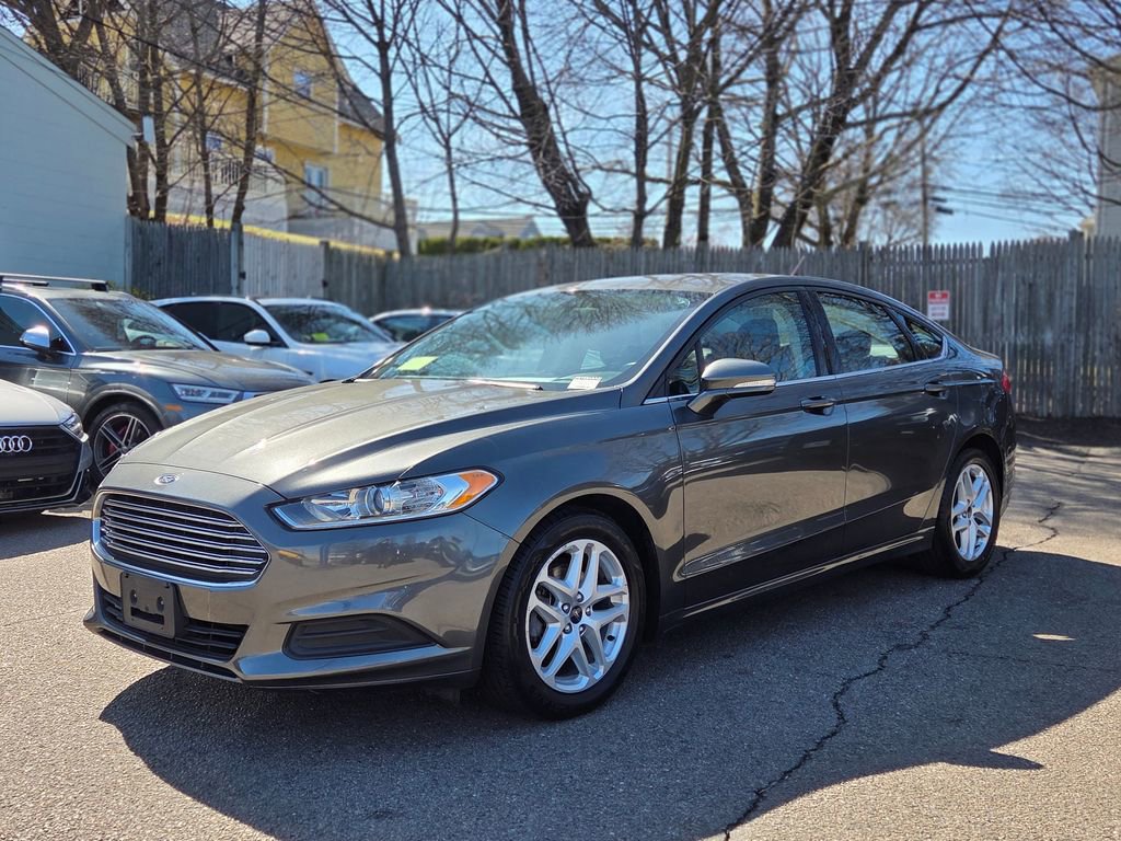 Used 2016 Ford Fusion SE image 2