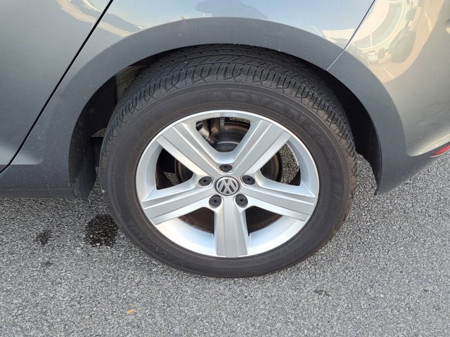 Used 2015 Volkswagen Golf TDI S image 5