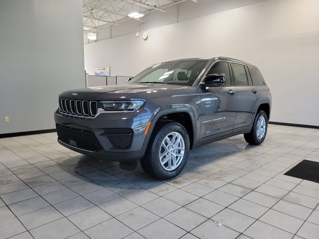 New 2026 Jeep Grand Cherokee Laredo X AWD/4WD image 2