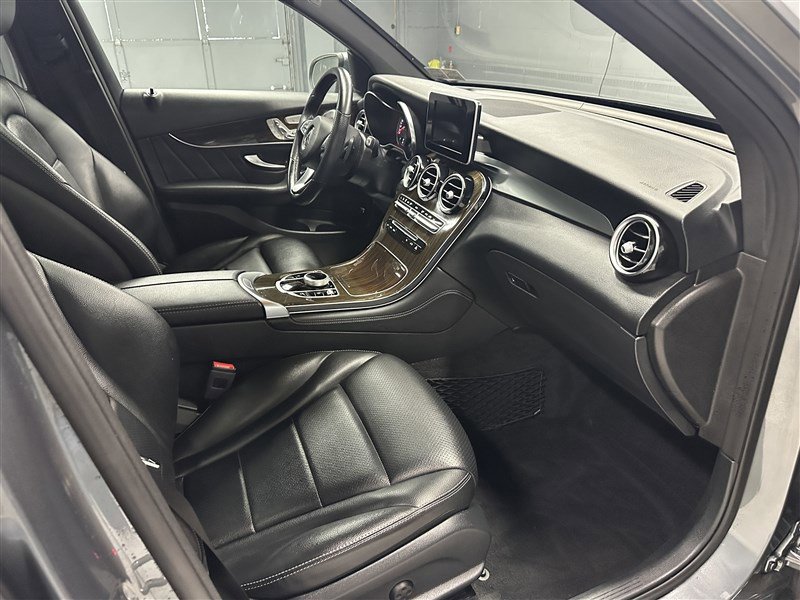 Used 2019 Mercedes-Benz GLC 300 4MATIC w/ AMG Line image 11