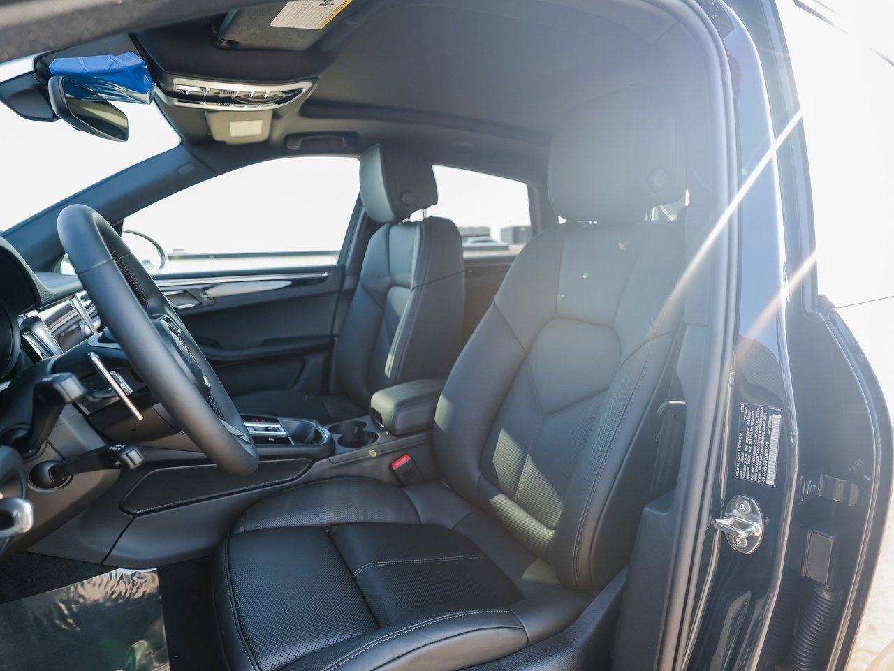 Certified 2026 Porsche Macan AWD/4WD image 5