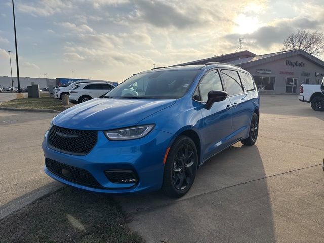 New 2026 Chrysler Pacifica Select image 3