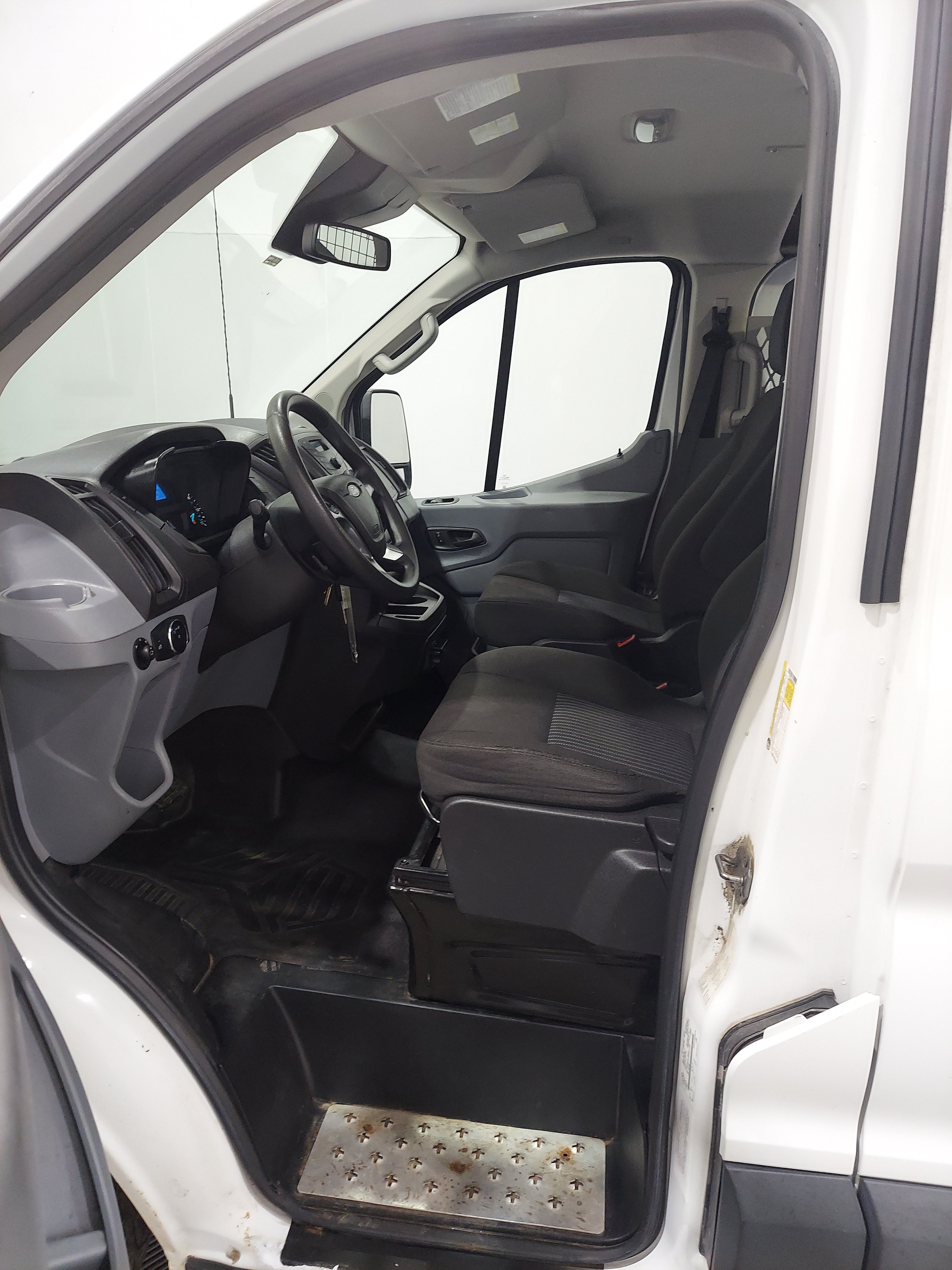 Used 2016 Ford Transit 150 130 Low Roof RWD image 10