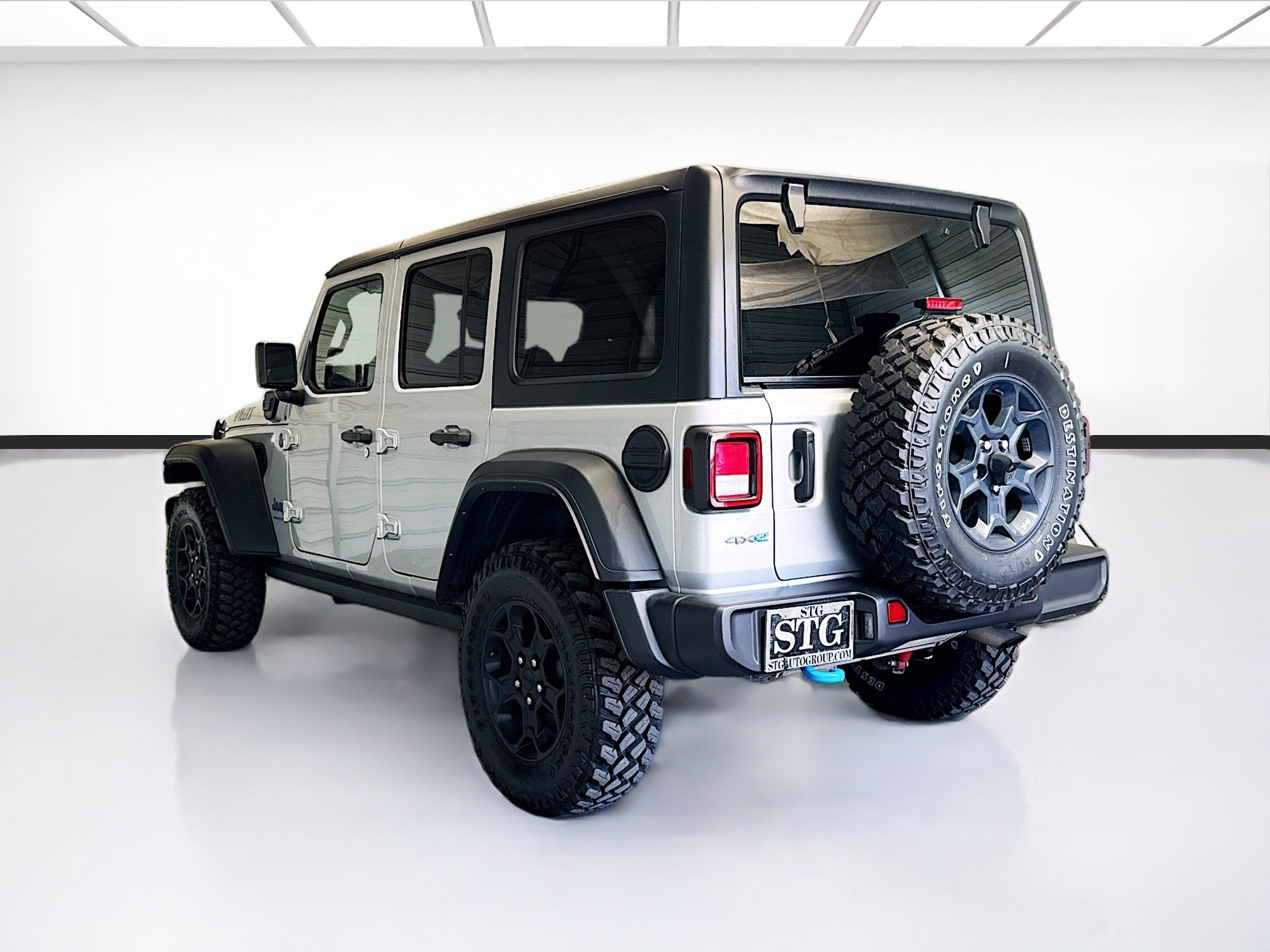 Used 2023 Jeep Wrangler Unlimited w/ Cold Weather Group AWD/4WD image 6