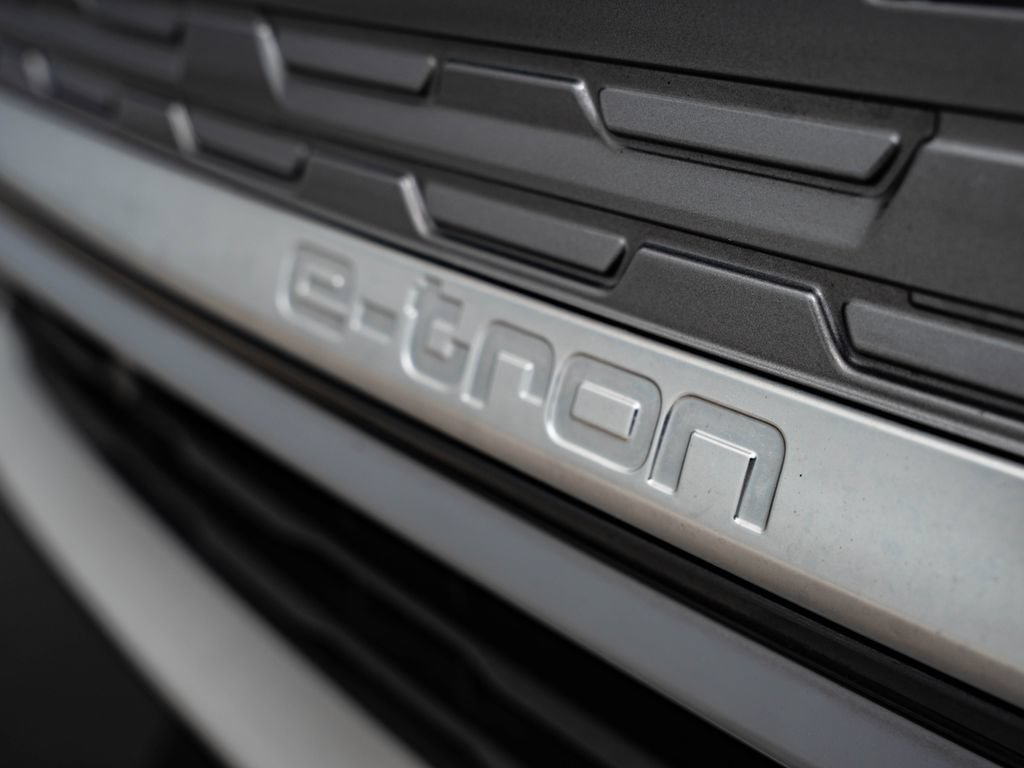 Used 2023 Audi Q4 e-tron Premium Plus w/ Premium Plus RWD image 16