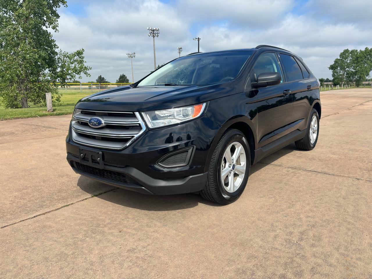 Used 2017 Ford Edge SE AWD/4WD image 3
