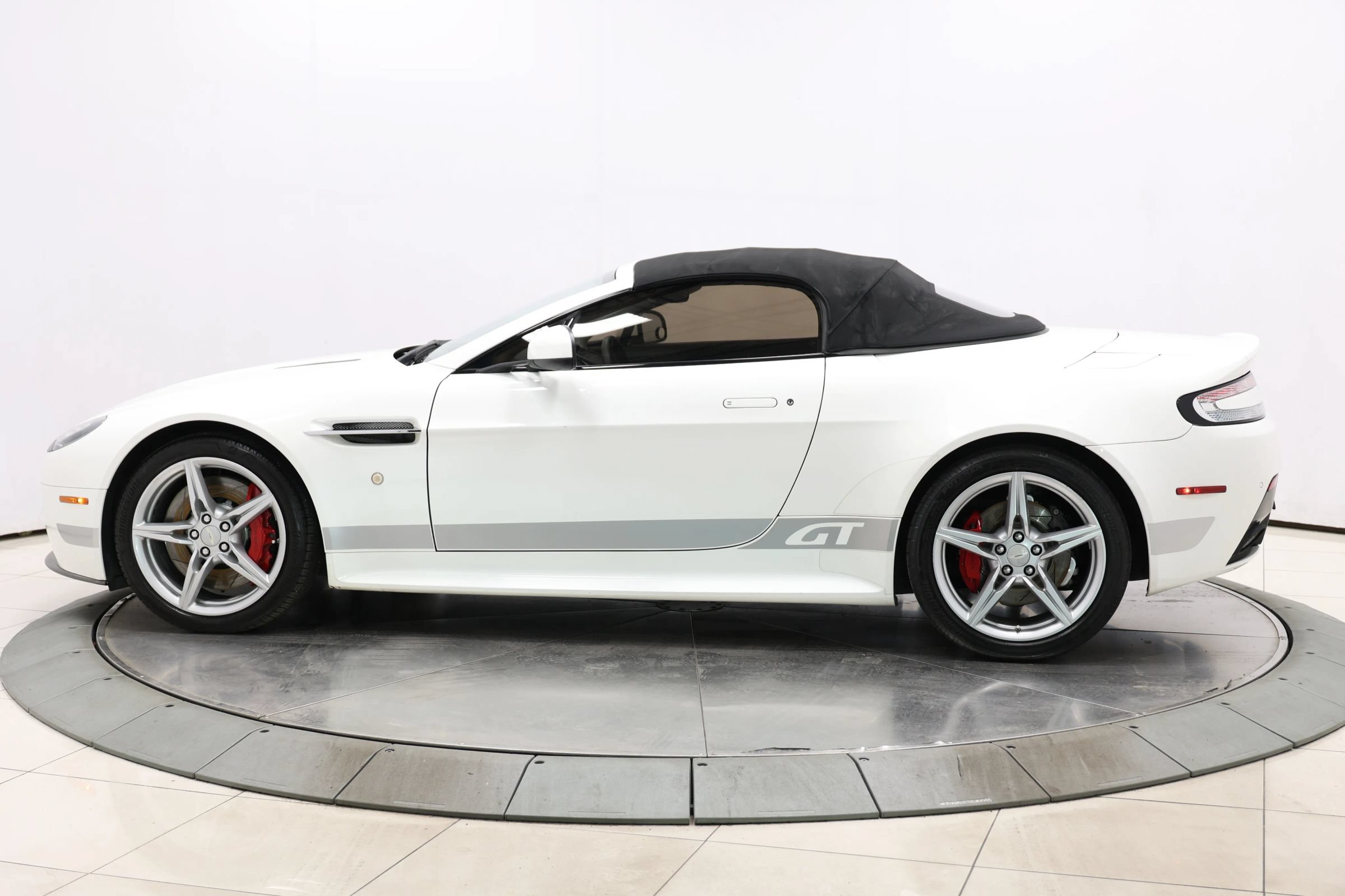 Used 2016 Aston Martin V8 Vantage GT RWD image 78