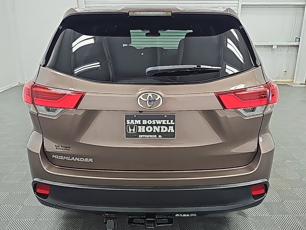 Used 2019 Toyota Highlander LE FWD image 8