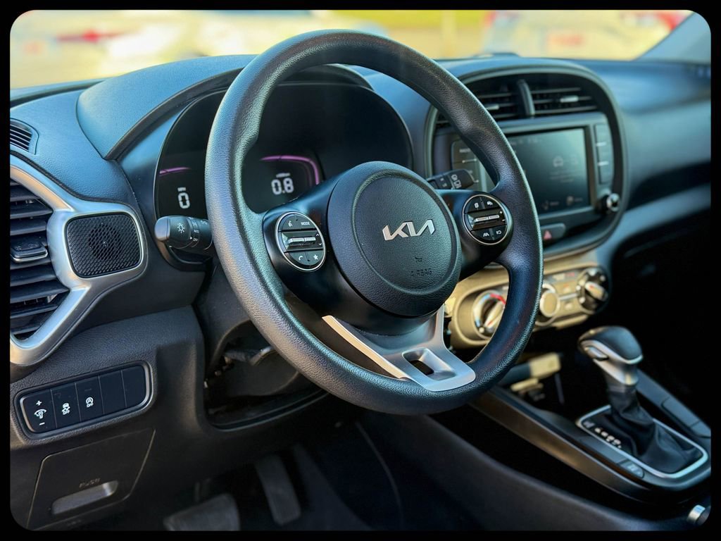 Used 2025 Kia Soul LX w/ LX Technology Package FWD image 18