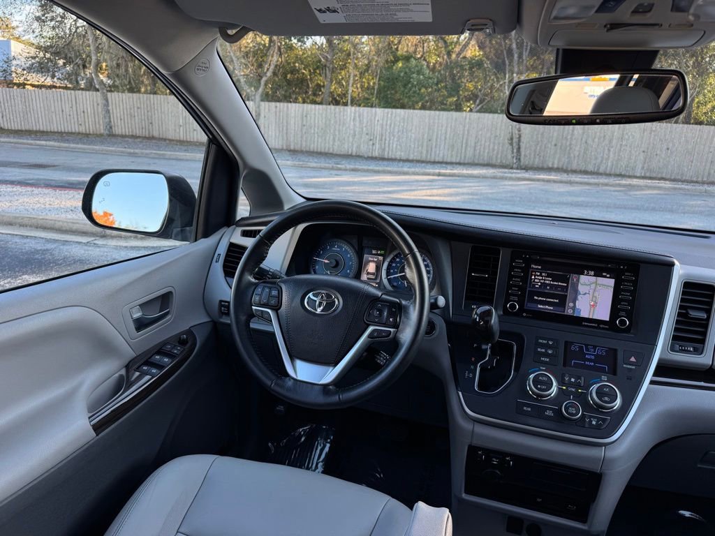 Used 2020 Toyota Sienna XLE Premium image 21