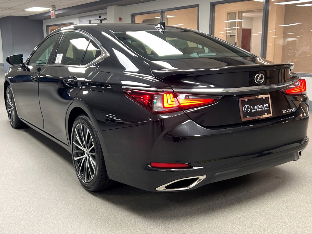 New 2025 Lexus ES 350 w/ Premium Package image 5