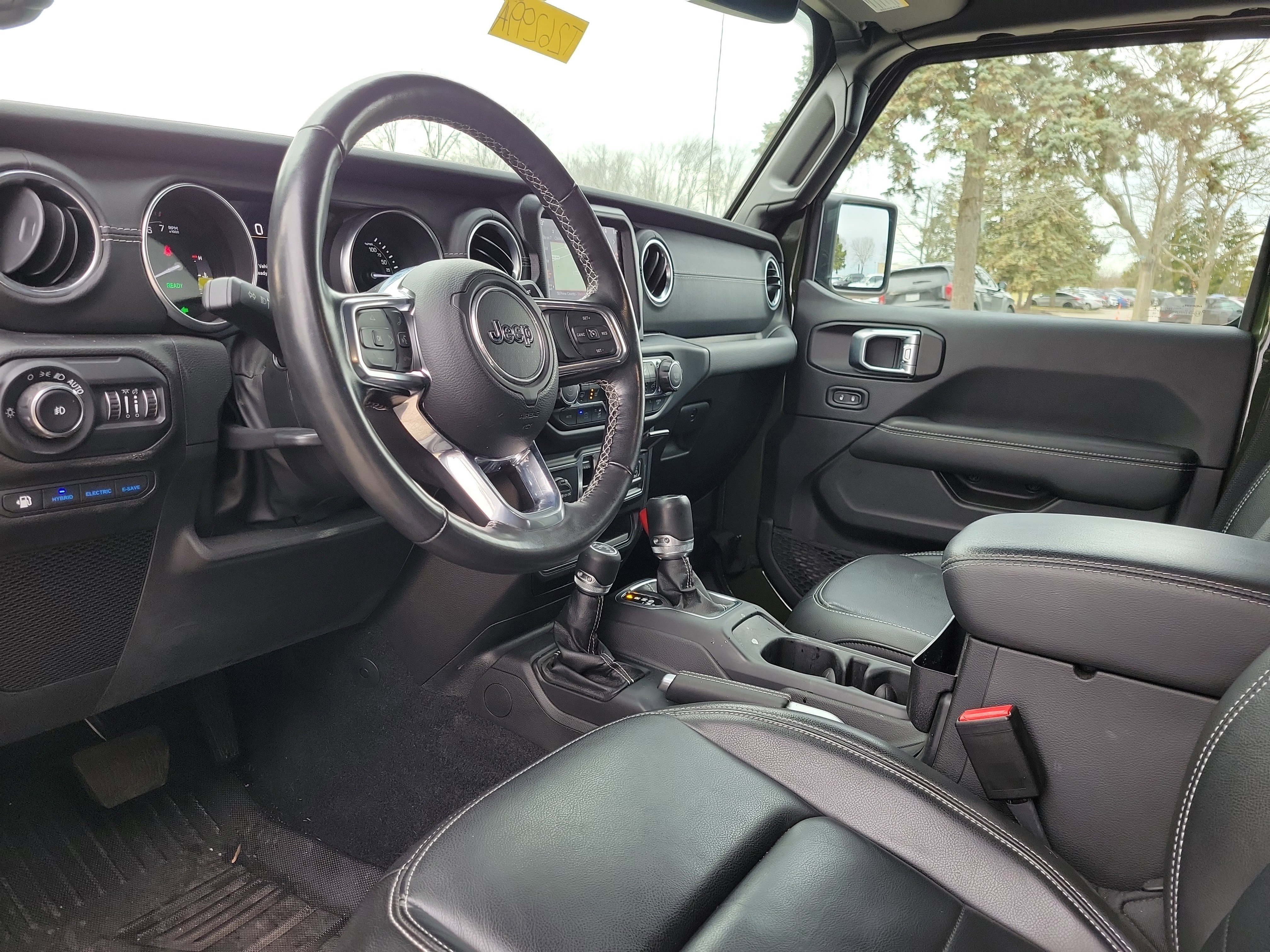 Used 2022 Jeep Wrangler Unlimited Sahara w/ Cold Weather Group image 19