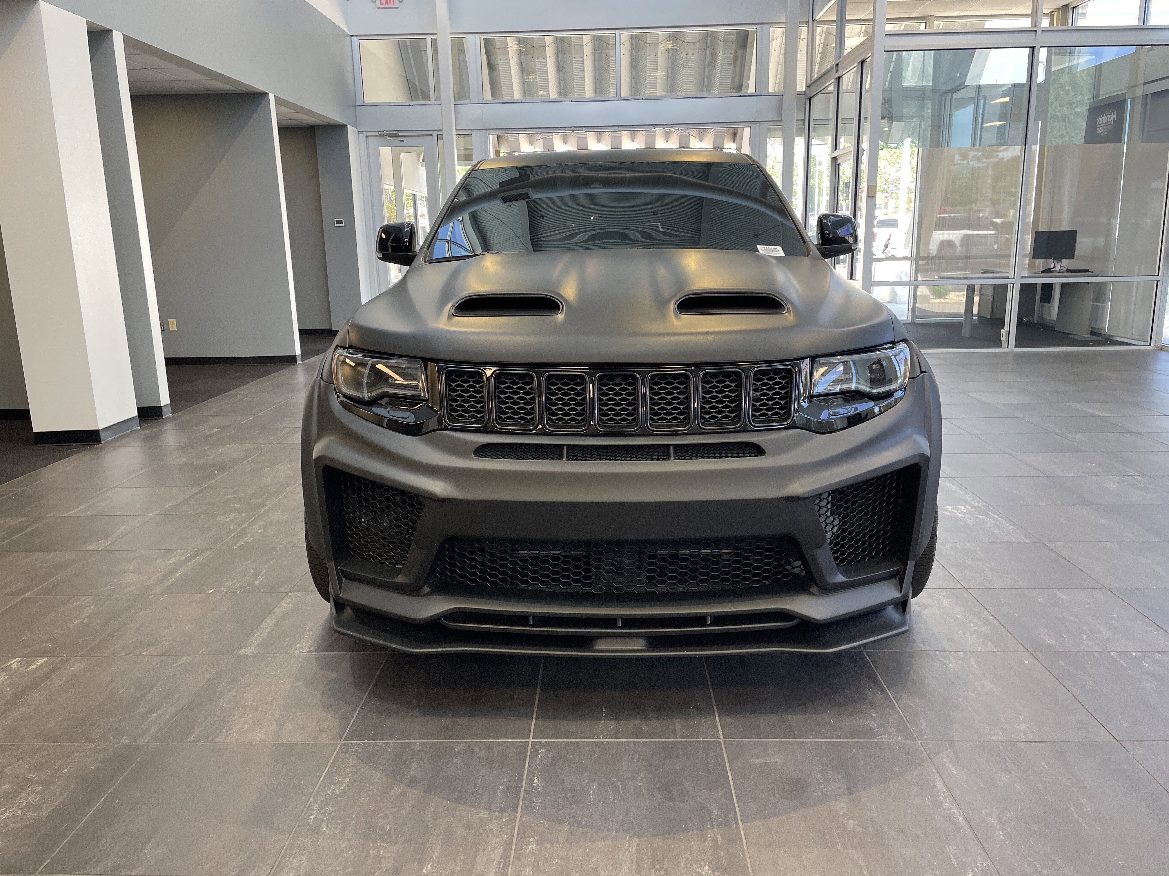 Used 2018 Jeep Grand Cherokee Trackhawk AWD/4WD image 3