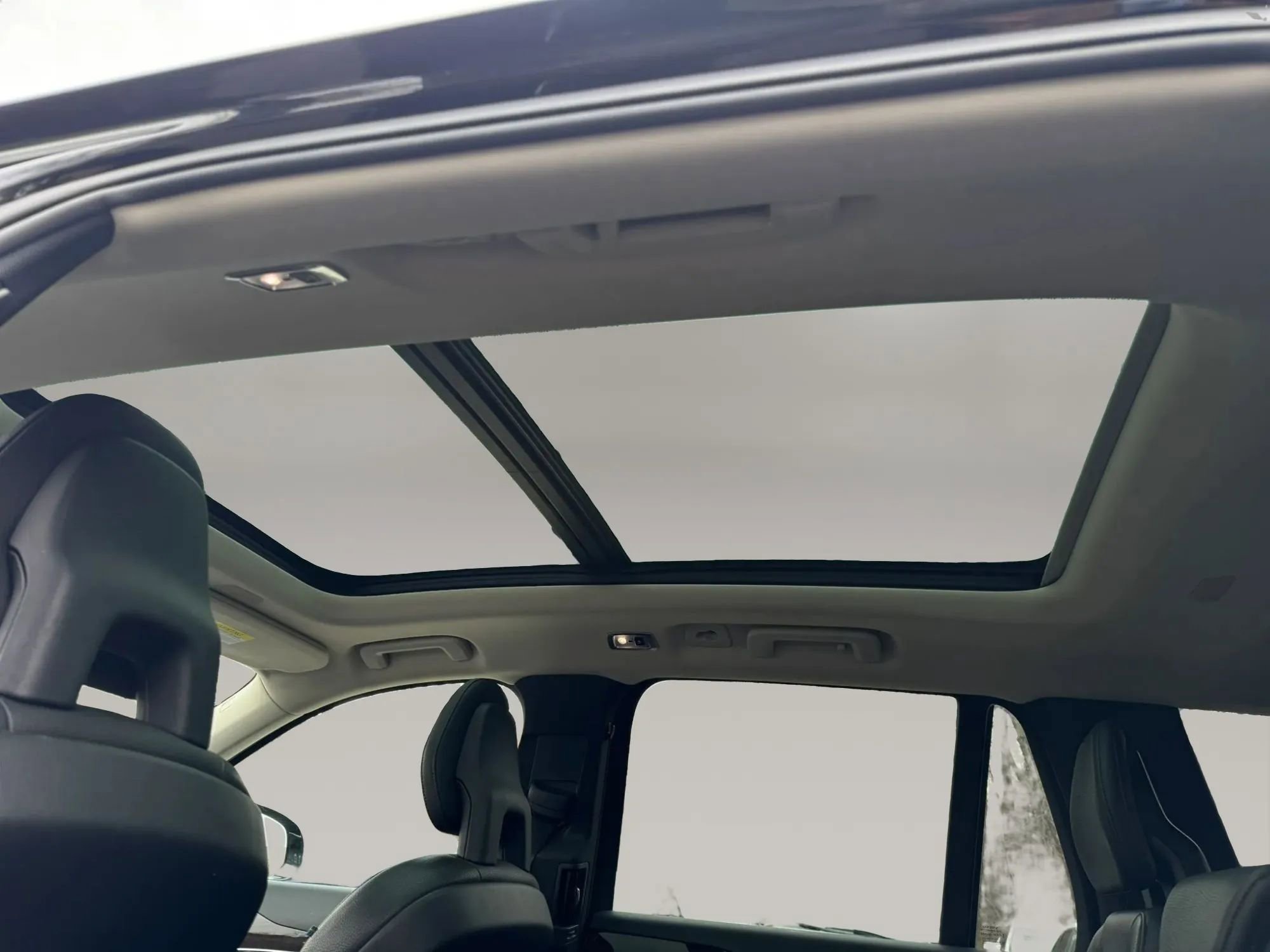 Used 2016 Volvo XC90 T5 Momentum image 25