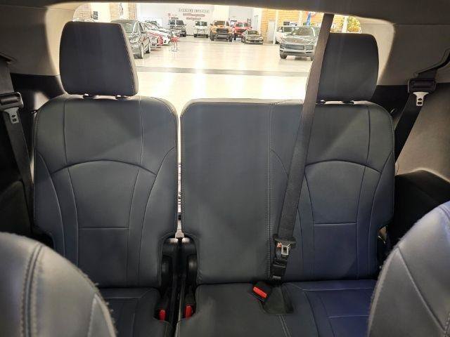 Used 2019 Buick Enclave Essence FWD image 16
