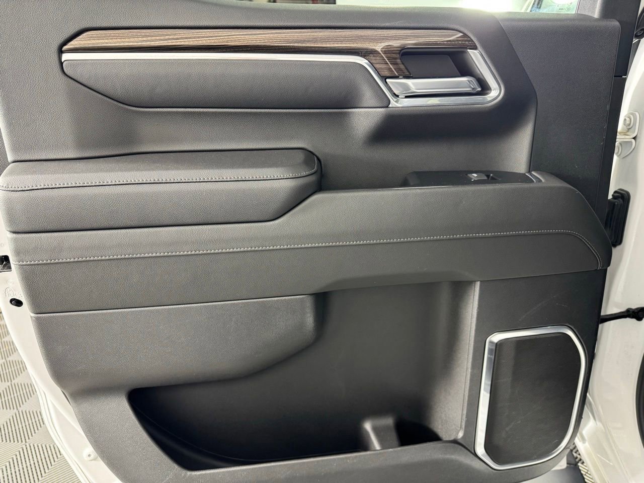 Used 2023 Chevrolet Silverado 1500 LT image 23