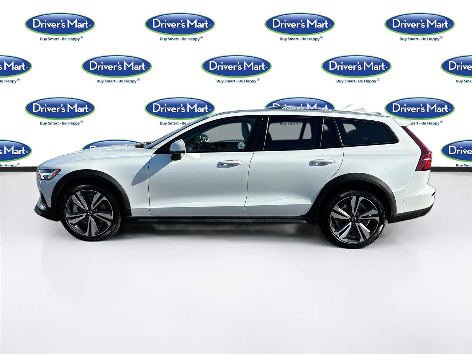 Used 2025 Volvo V60 B5 Cross Country Plus image 4