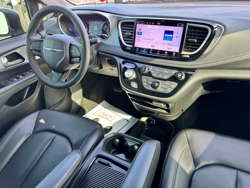 Used 2023 Chrysler Pacifica Touring-L w/ S Appearance Package AWD/4WD image 12