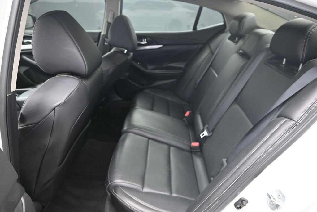 Used 2021 Nissan Maxima 3.5 SV w/ Floor Mat Group FWD image 12