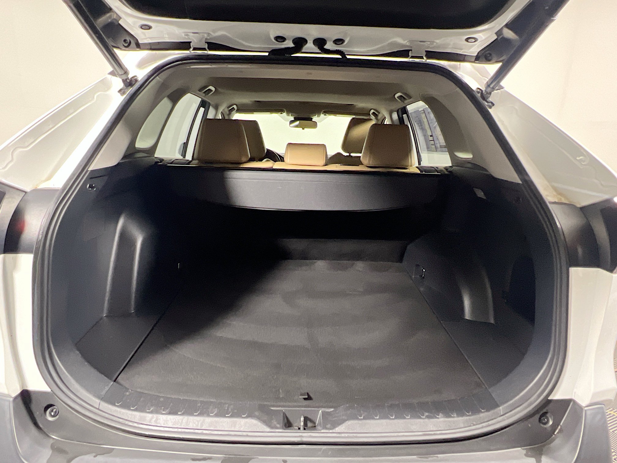 Used 2019 Toyota RAV4 XLE Premium FWD image 33
