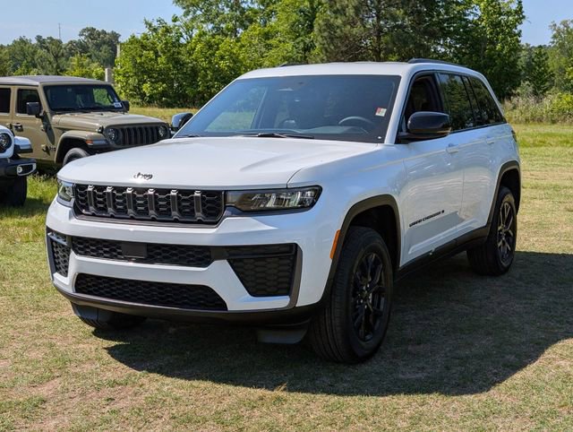New 2026 Jeep Grand Cherokee Altitude RWD image 4