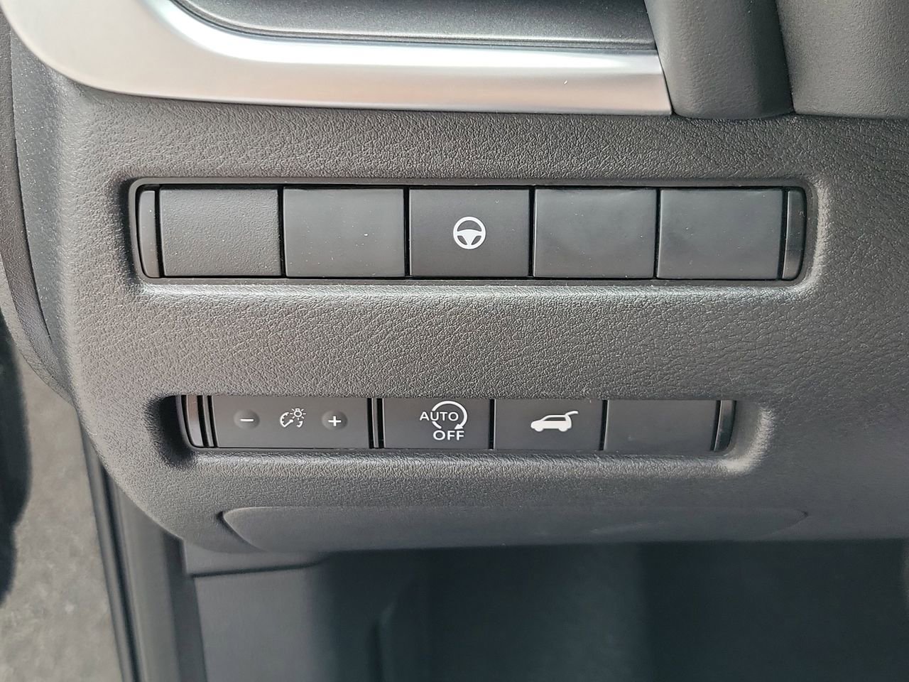 Used 2025 Nissan Rogue SV image 31