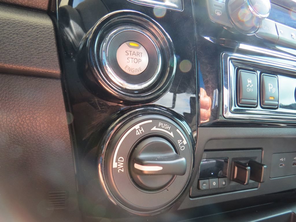 Used 2024 Nissan Titan Platinum Reserve w/ Moonroof Package AWD/4WD image 28